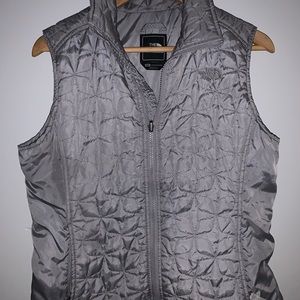 THE NORTH FACE GRAY WOMEN’S VEST!😍